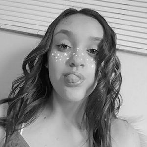 Meet your Posher, Adrianna